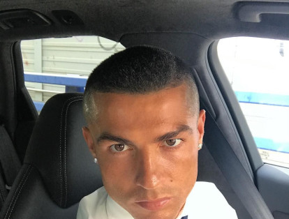"¿Les gusta?", preguntó Cristiano Ronaldo en su cuenta de Instagram luego de compartir su nuevo corte de pelo. Luego de  ser campeón de su cuarta Liga de Campeones, el portugués dejó atrás los mechones rubios.