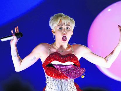 La actriz y cantante Miley Cyrus contó que le había dicho a su madre que le gustaban las mujeres cuando tenía 14 años. Además se ha declarado "pansexual", asegura que no “quiere que su pareja tenga que sea necesariamente hombre o mujer”.