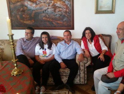 El liberal Luis Fernando Velasco publicó en una ocasión una fotografía en su cuenta de Twitter participando de una misa "en familia".
