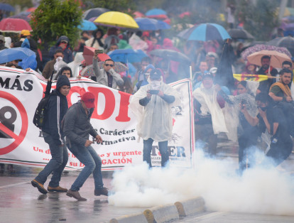 Más de 3.500 docentes marcharon solo en Bogotá, mientras que en Sibaté y Mosquera fueron otros 2.000.