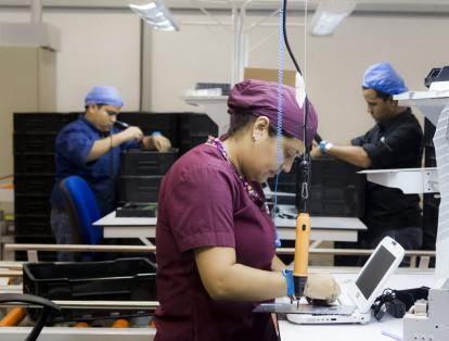 Según la Ley Orgánica del Trabajo, los Trabajadores y las Trabajadoras de Venezuela, el recargo nocturno va desde las 7 p. m. hasta las 5 a. m.