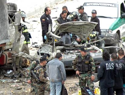 El 31 julio de 2006, un carro Mazda 626 blanco explotó en la calle 75 con carrera 45 en el barrio Gaitán; el automóvil estaba cargado con más de 15 kilogramos de nitrato de amonio. El atentado se perpetuó mientras un camión militar pasaba y dejó quince uniformados heridos y un habitante de calle muerto.