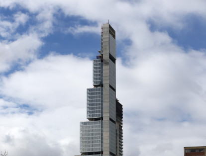 Bd bacatá: Ubicado en Bogotá, es un rascacielos compuesto por dos torres, una de ellas la más alta de Colombia, con 66 pisos y 114.384 m2 de construcción total.