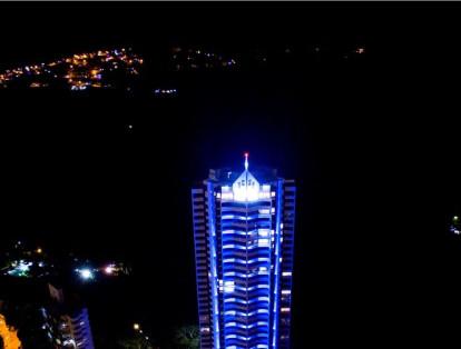 El edificio Majestic es el más alto de la capital santandereana. La inversión fue de 130.000 millones de pesos. El edificio de 163 metros de altura, cuenta con 42 pisos: 35 de apartamentos, 5 para parqueaderos y dos sociales.