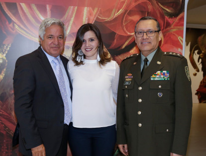 Jean Claude Bessudo, Juanita Rengifo y el general José Segura.