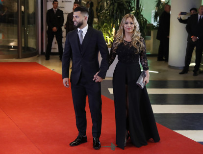 Sergio Agüero, jugador del Manchester City y la Selección Argentina, junto a su esposa Karina.