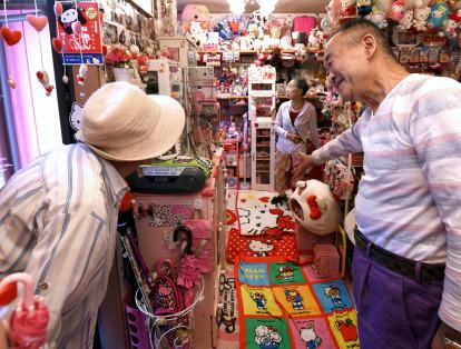 El expolicía japonés que lleva su afición por Hello Kitty a otro nivel