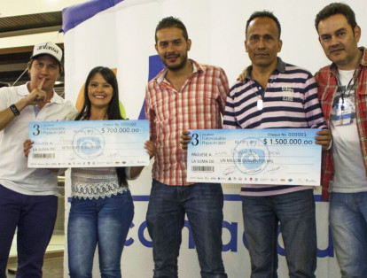 En la foto los jurados y ganadores Andrés Sachez 'Anfassa', Angélica Aley, Juan Pablo Rueda, Luis Osvaldo Coral y Francisco López.