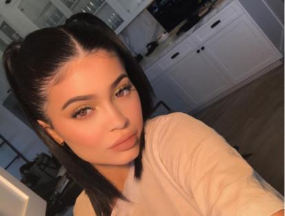 Todo en familia. Kylie Jenner, otra Kardashian, no se sonroja si cobra a una compañía hasta 400.000 dólares por la publicación de una imagen a sus más de 95 millones de seguidores.