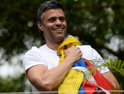 Sin embargo, después de tres años y cinco meses de reclusión en la cárcel militar de Ramo Verde, el dirigente político Leopoldo López fue trasladado a su casa en Caracas la madrugada del sábado 8 de julio de 2017.