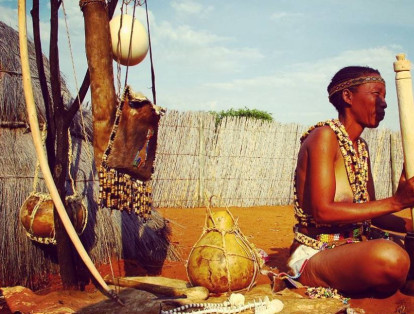 Paisaje cultural Khomani, en Sudáfrica 

La zona está ubicada en la parte norte de Sudáfrica y es un patrimonio para la humanidad debido a que allí está consignada toda la historia y cultura del pueblo Khomani desde su llegada al territorio y las difíciles condiciones de supervivencia en el desierto.