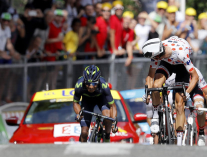 A un un kilómetro de la meta, Nairo se ubicó en la tercera posición, mientras disputaba la meta con Contador y Barguil.