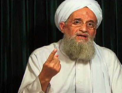 Ayman al-Zawahiri
Es un egipcio de 66 años, reconocido por ser el líder supremo del grupo yihadista Al Qaeda. Fue la mano derecha de Bin Laden y es buscado por el FBI por sus nexos con algunos atentados perpetrados en Estados Unidos. Actualmente es acusado de terrorismo, conspiración, secuestro y homicidio.