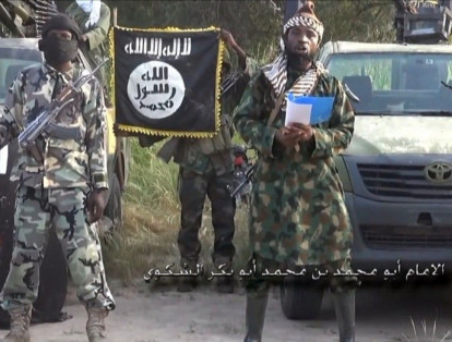 Abubakar Shekau 

El nigeriano Shekau es líder del grupo islamista Boko Haram y entre sus cargos se encuentra como responsable de más de 6.000 atentados y asaltos. Adicionalmente, este hombre nació en Shekeu, al norte de Nigeria, y su mayor acto de terrorismo fue el secuestro de al menos 200 niñas en mayo de 2014.