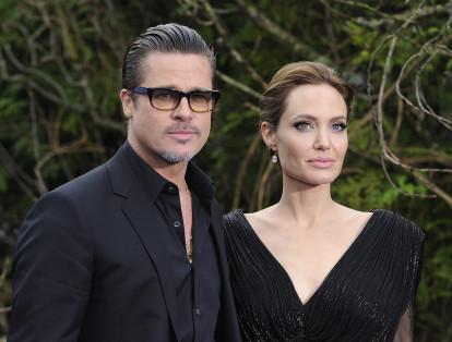 Angeline Jolie y Brad Pitt, casados por mas de diez años, fueron noticia en varias ocasiones por cuenta de sus gustos en la escena sexual. Por ejemplo, en 2007, se conoció que la pareja hizo un trío con la modelo Karolina Kurkova. Antes de su matrimonio, Jolie ya era reconocida por tener extrañas costumbres sexuales.