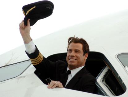 A pesar de que está casado, el actor John Travolta ha sido vinculado con rumores sobre una supuesta homosexualidad. El piloto Doug Gotterba, por ejemplo, ha asegurado que fueron amantes por varios años. En otro escándalo, un masajista demandó a Travolta luego de que supuestamente lo abordó para tocarlo y pedirle sexo.