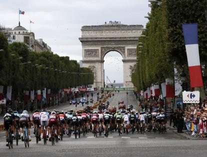 Este domingo culminó la edición 104 del Tour de Francia, competencia en la que se coronó Chris Froom como campeón por cuarta vez.