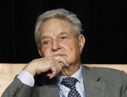 George Soros
Es un multimillonario húngaro de origen judío que ha donado más de 12.1 mil millones de dólares, lo que equivale a un 49% de tu patrimonio en 2016 según Forbes. Actualmente es presidente de Soros Fund Management y fue fundador de Quantum Fund