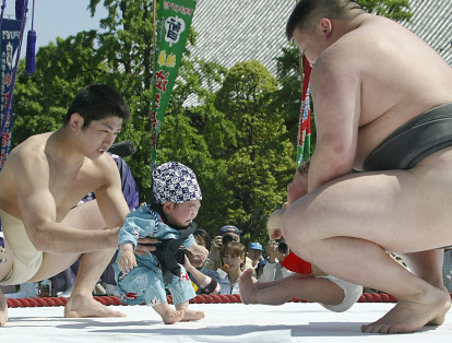 Los competidores buscan ser los mejores a través del peso. Tal es el caso del exjugador de sumo Konishiki que a sus 45 años llegó a pesar más de 300 kilos.