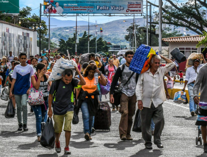 Al día circulan alrededor de 25.000 venezolanos por los puentes internacionales, con sus pertenencias y familias.