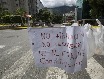 Vista de calles, avenidas y autopistas parcialmente vacías hoy, miércoles 26 de julio de 2017, durante la huelga general de 48 horas en Caracas (Venezuela).