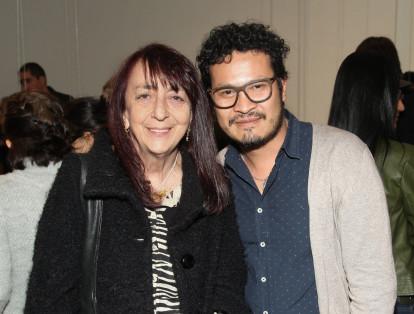 La artista Martha Granados y el curador Camilo Chico.