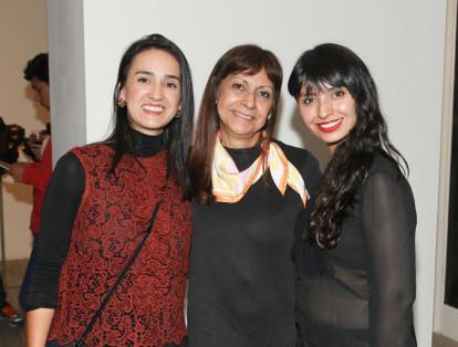Juanita Solano, Marcela Roa y Natalia Solano.