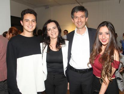 Daniel Durango, Pilar Caicedo, Hugo Corzo y Alejandra Corzo.