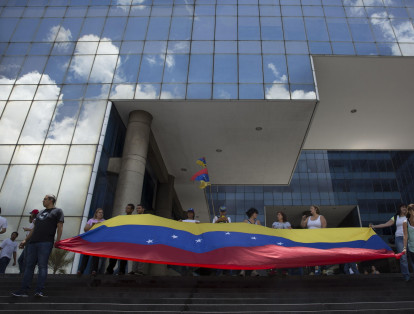 En diferentes lugares del mundo, venezolanos contra las políticas de Nicolás Maduro han protestado contra la elección de la Asamblea Nacional Constituyente. Imagen en la Plaza de Altamira, en Caracas.