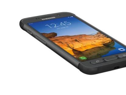 El celular de Samsung cuenta con un procesador Snapdragon 820 y 4 GB de RAM. Además, su batería dura hasta 21 horas. Si bien tiene un diseño más 'pesado', tiene las mismas características de desempeño que el S7.