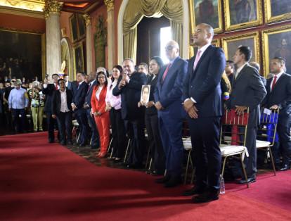 La imagen muestra a Diosdado Cabello (centro) mientras da un discurso durante la instalación de la Asamblea este viernes.