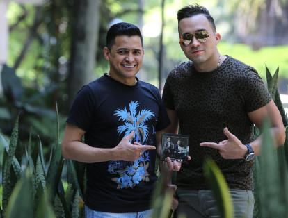 Jorge  Celedón y Sergio Luis Rodriguez. Lanzan el nuevo sencillo 'Me gustas mucho' de su álbum 'Ni un paso atrás'