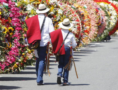 510 silletas y 23 silleteros que estuvieron hace 60 años en el primer desfile despidieron la feria de las flores.