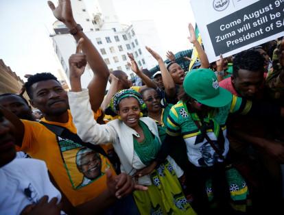 En las principales ciudades de Sudáfrica se desatollan protestas relacionadas con la moción de censura a la que se somete al presidente del país.
