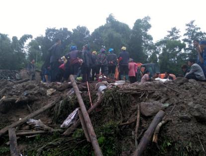 Además del terremoto de 2008, otro en abril de 2013 de magnitud 7 alcanzó Lushan, a unos 360 kilómetros al sur de Jiuzhaigou, y mató a 196 personas. En junio de este año, un derrumbe afectó la cercana comarca de Maoxian, 180 kilómetros al sur de Jiuzhaigou, y dejó 83 desaparecidos bajo los escombros.