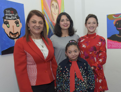 Luz Dary Gómez, Laura Esguerra, Lucero Muñoz y Catalina Muñoz (adelante).