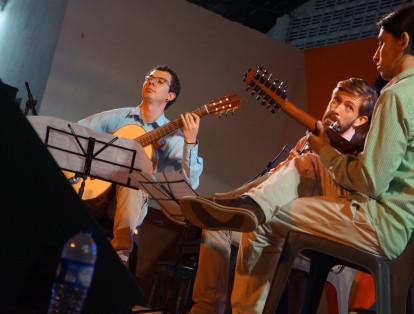 Festival Mono Nuñez: Desde el 25 hasta el 28 de mayo se celebra anualmente en Ginebra, Valle del Cauca, el Festival de Música Andina colombiana ‘Mono Núñez’, que premia a los mejores exponentes instrumentales y vocales de esta tradicional corriente musical colombiana.