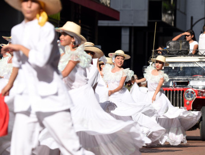 Las fiestas de la cosecha iniciaron este jueves en Pererira, con un desfile inaugural por las principales calles de la ciudad.