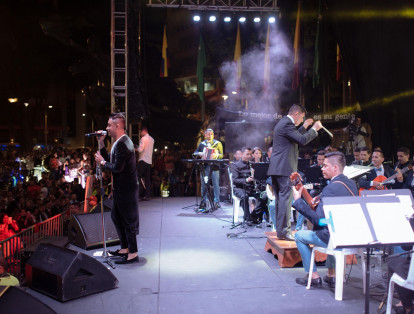 El show central de la apertura fue sin duda el concierto del cantante de música popular Jhon Alex Castaño, quien realizó un ensamble con la orquesta sinfónica de Pereira.