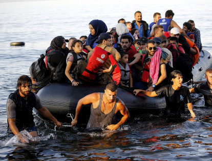 La crisis de los refugiados ocupa el quinto lugar de las amenazas para la seguridad con un 39 por ciento. La situación en Siria e Irak es la que más preocupa a los europeos por el alto flujo de inmigrantes que produce.