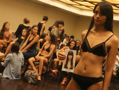 Daniela Rojas es una de esas modelos que se estuvo preparando para el evento. Con 20 años, Rojas estudia medicina pero ama el modelaje. Desde los 13 años está en las pasarelas y sueña con seguir participando en importantes eventos de moda.