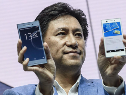 El vicepresidente ejecutivo de Ventas globales de Sony Mobile, Hideyuki Furumi, presenta el nuevo Sony Experia XZ1 El equipo cuenta con Android 8.0 Oreo, escáner 3D y batería de 2.700 mAH.