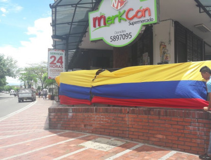 Varios establecimientos comerciales, ubicados en el sector del Malecón de Cúcuta, preparan sus negocios para recibir a los hinchas de Colombia y Venezuela.
