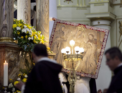 Se hizo una ceremonia para el descendimiento de la imagen del altar de la Catedral, en la que los feligreses de Boyacá pudieron despedirse de ella.