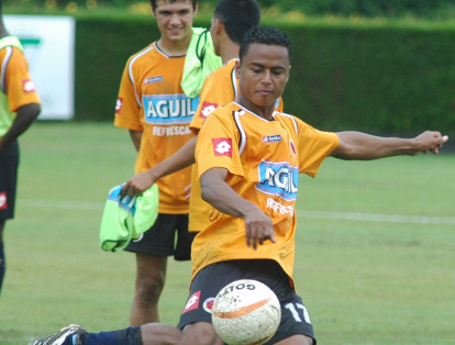 14 de octubre de 2007 

El partido se jugó entre los dos equipos el 14 de octubre de 2007 con el objetivo de buscar un puesto en el Mundial de Fútbol Sudáfrica 2010. El encuentro deportivo se hizo en Bogotá y obtuvo un resultado 0-0.