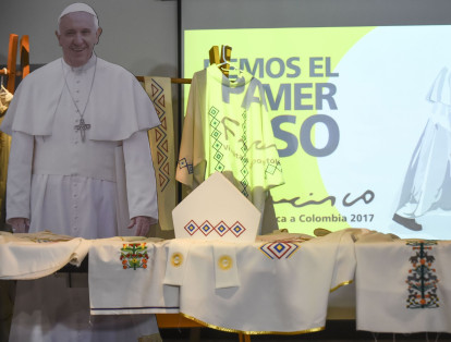 Las vestiduras litúrgicas que usará Francisco en las cuatro ciudades que visitará (Bogotá, Villavicencio, Medellín y Cartagena) fueron elaboradas por artesanos de varias regiones del país.