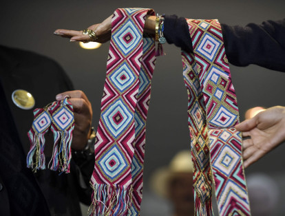 Además de los bordados hechos en Cartago, el Sumo Pontífice vestirá ornamentos hechos por un grupo de artesanas wayús en Manaure.