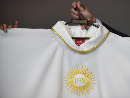 El papa Francisco también vestirá un tejido con chaquiras, elaborado en la zona rural de Sibundoy, en el alto Putumayo, por  Marcelino Sibundoy.