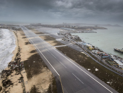 Las infraestructuras quedaron inutilizadas y el Aeropuerto Princesa Juliana terminó completamente destruido.