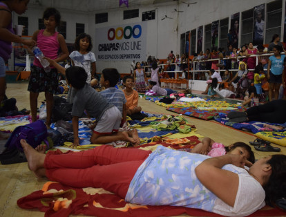 Residentes del estado de Chiapas permanecen en albergues tras el fuerte sismo que registró más de 8 puntos en la escala de Richter